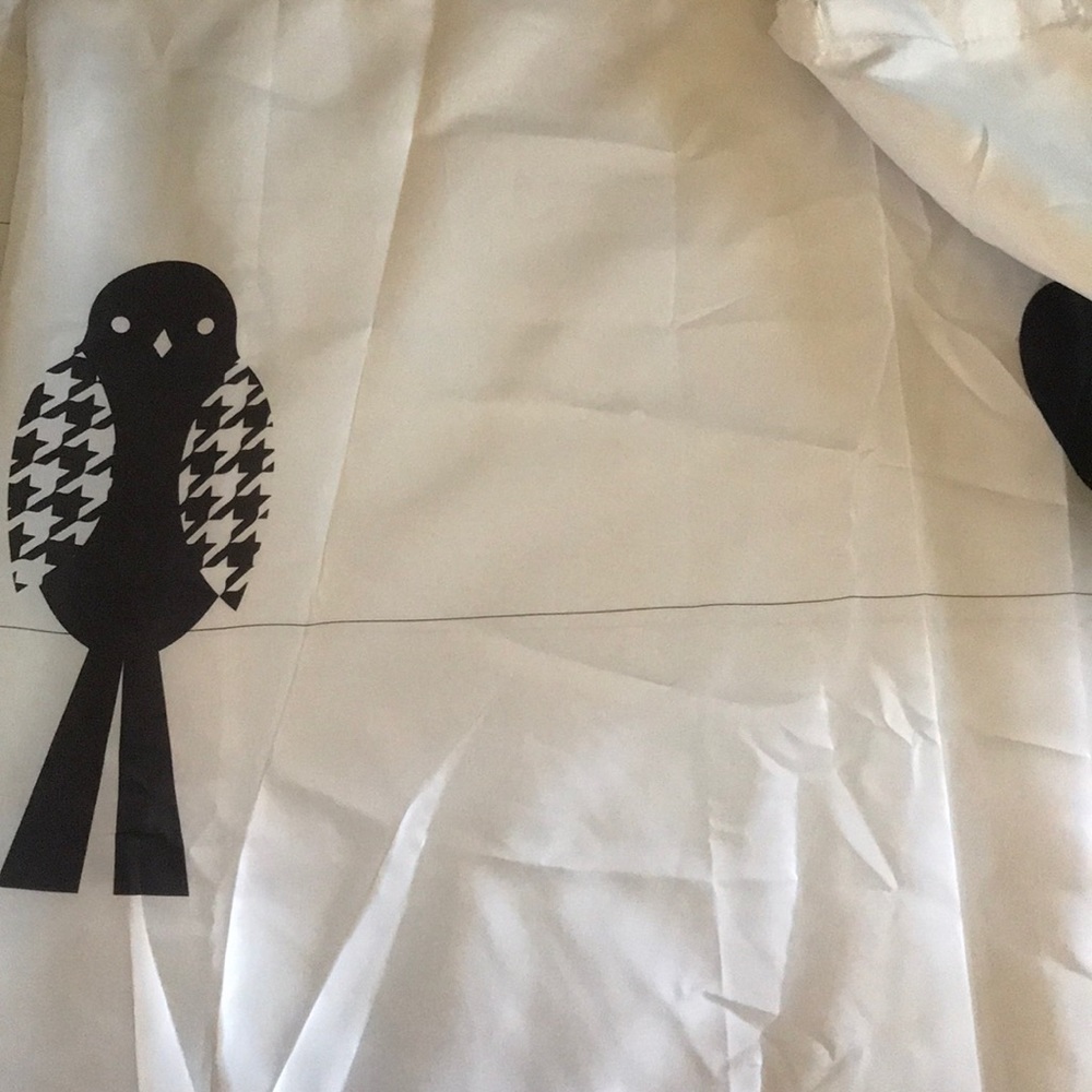 White and blk bird shower curtian